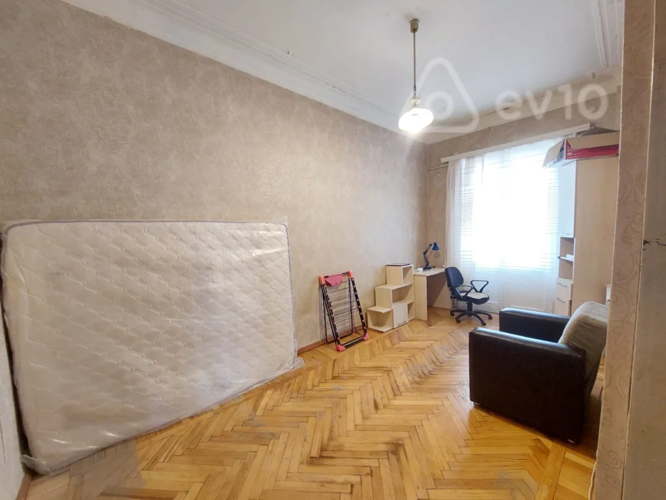 Satılır 2 otaqlı köhnə tikili 65 m²