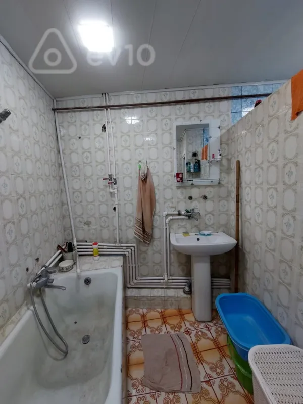 Satılır 2 otaqlı köhnə tikili 65 m²