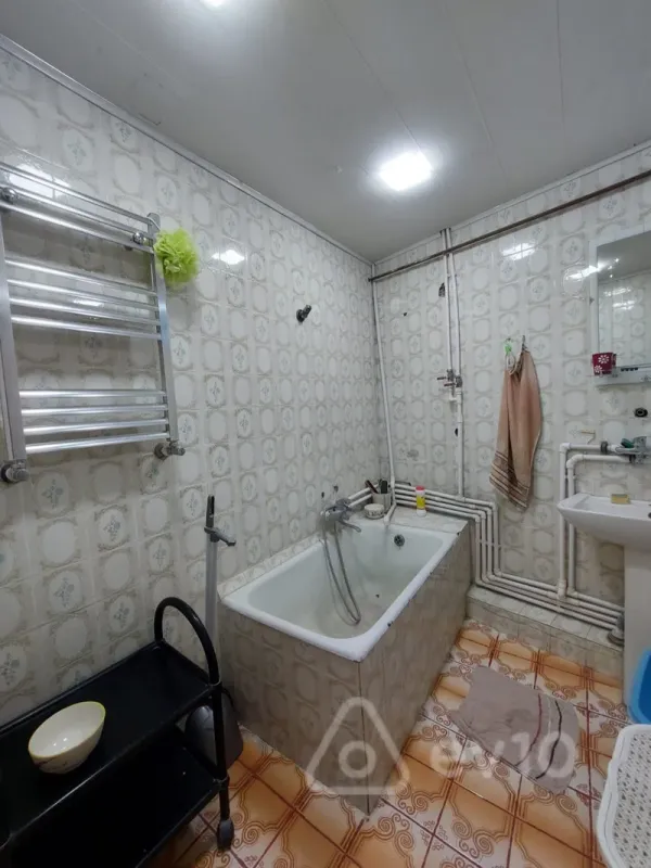 Satılır 2 otaqlı köhnə tikili 65 m²