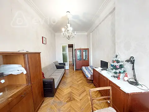 Satılır 2 otaqlı köhnə tikili 65 m²