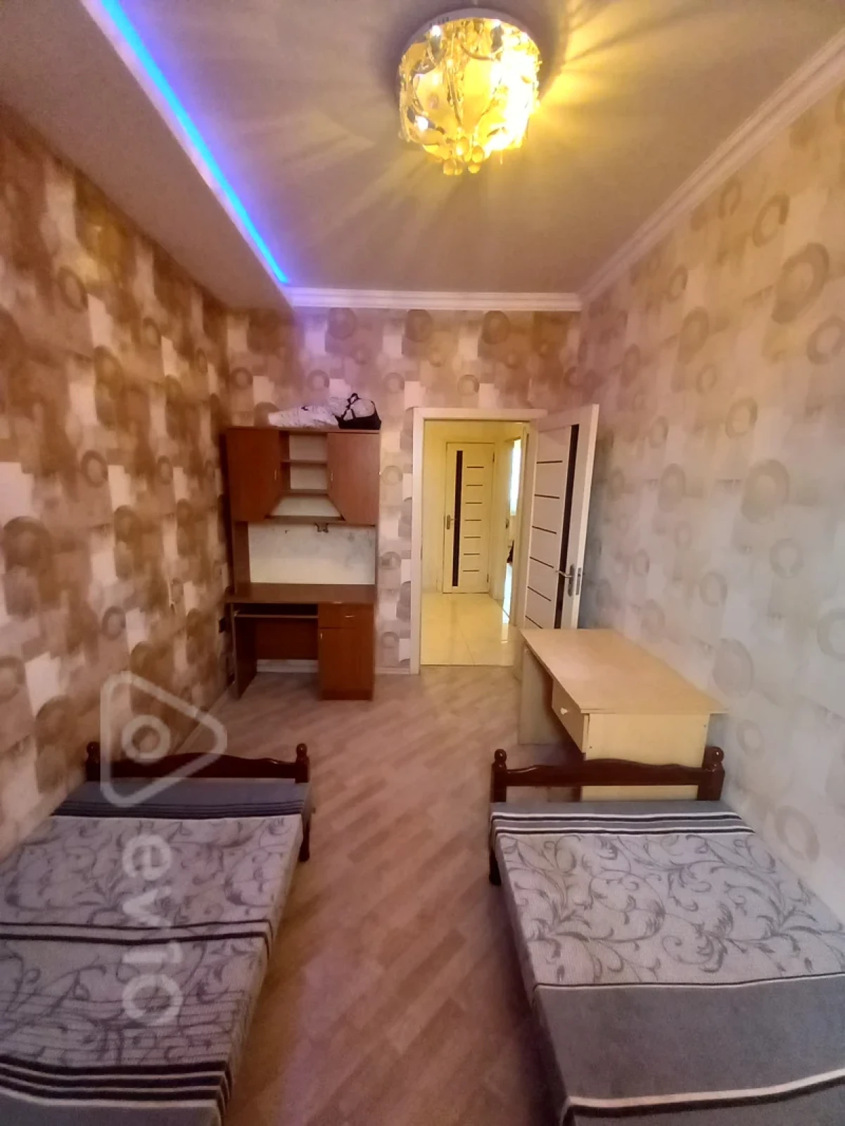 Kirayə verilir 3 otaqlı köhnə tikili 80 m²