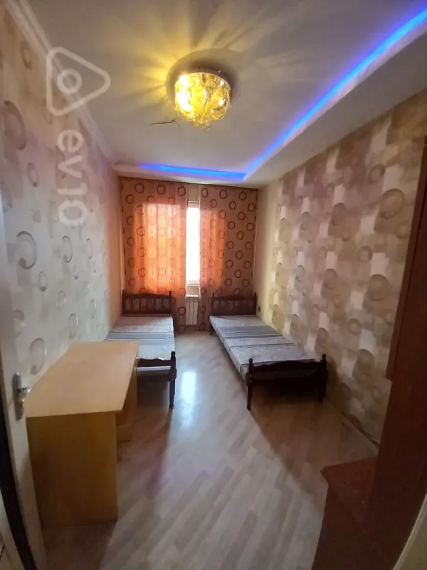 Kirayə verilir 3 otaqlı köhnə tikili 80 m²