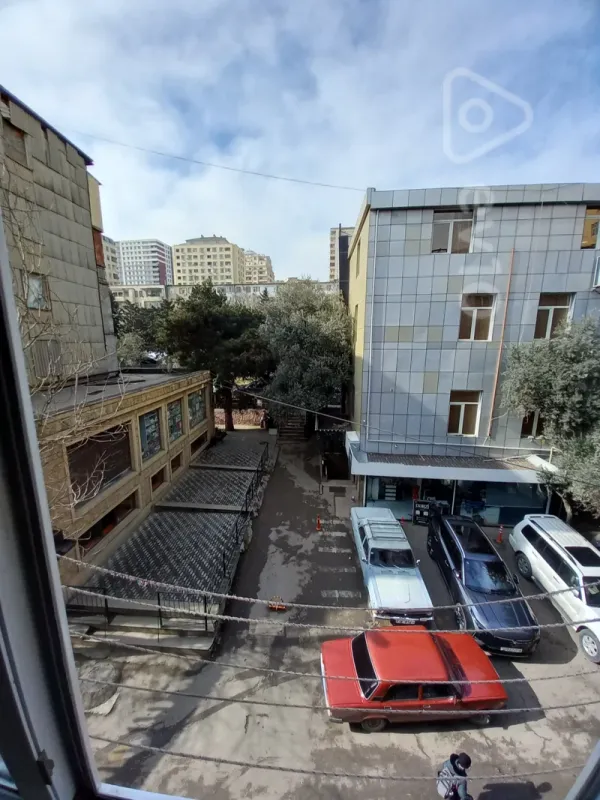 Kirayə verilir 3 otaqlı köhnə tikili 80 m²