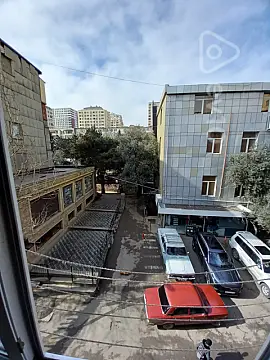 Kirayə verilir 3 otaqlı köhnə tikili 80 m²