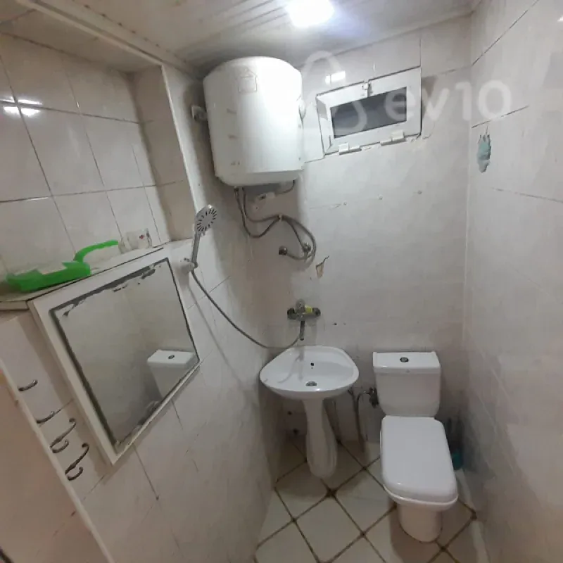 Kirayə verilir 1 otaqlı köhnə tikili 50 m²