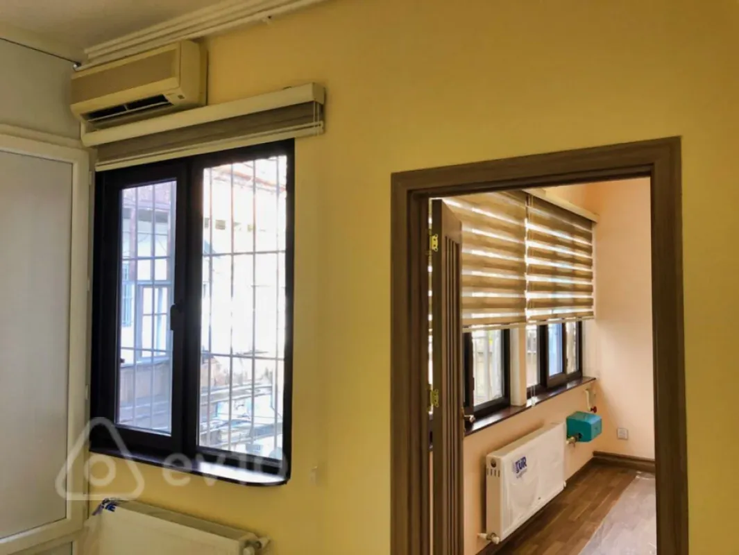 Kirayə verilir 3 otaqlı ofis 130 m²