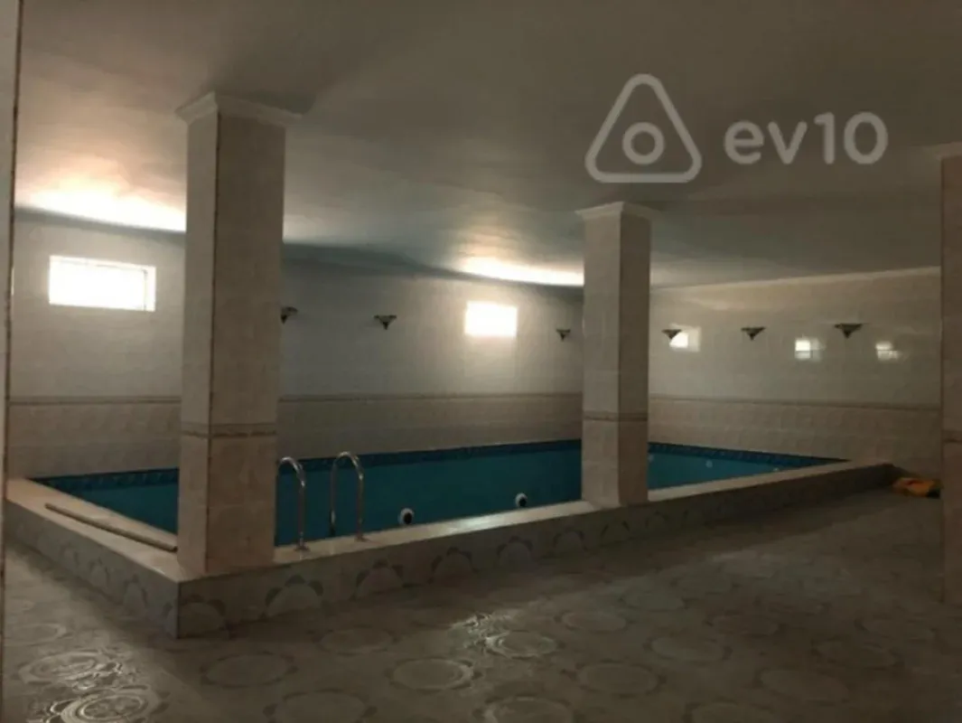 Satılır 8 otaqlı həyət evi 800 m²