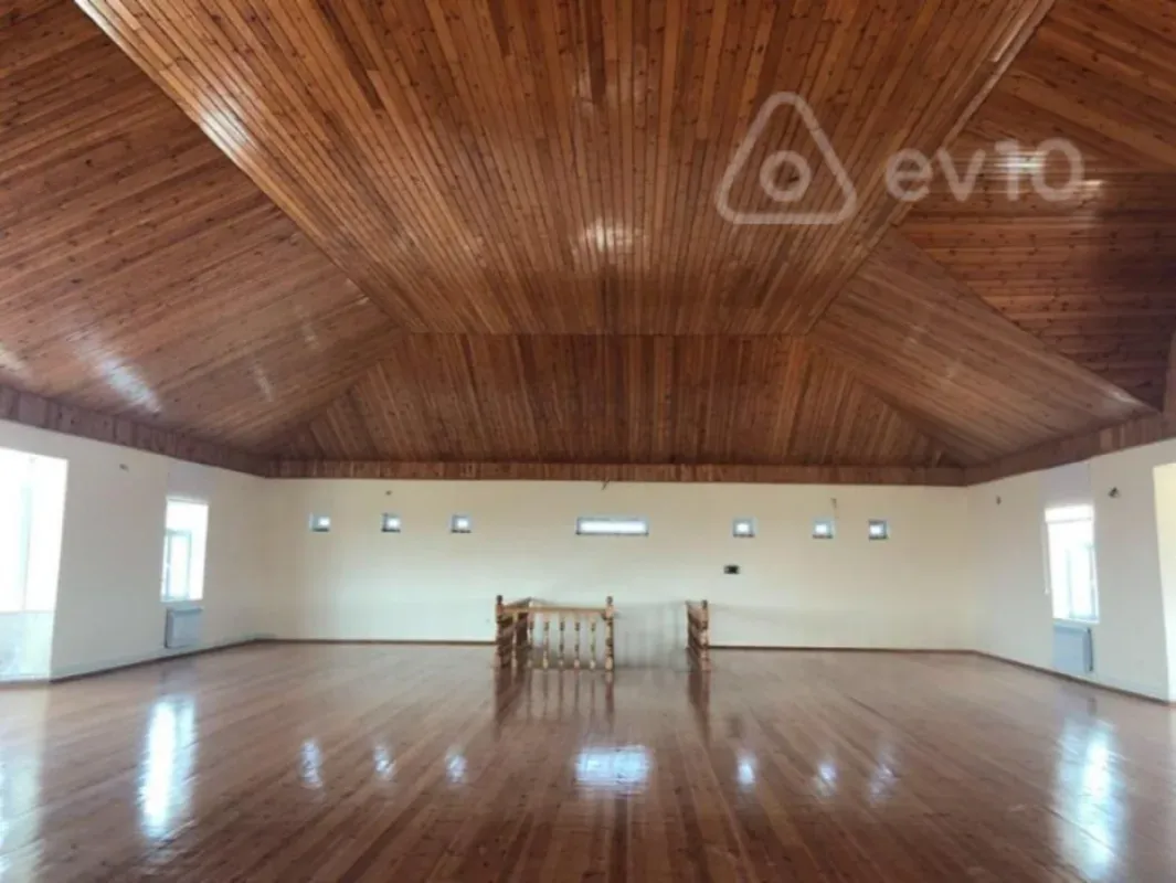 Satılır 8 otaqlı həyət evi 800 m²