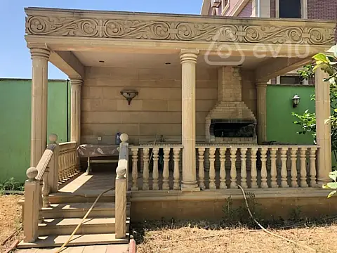 Satılır 8 otaqlı həyət evi 800 m²