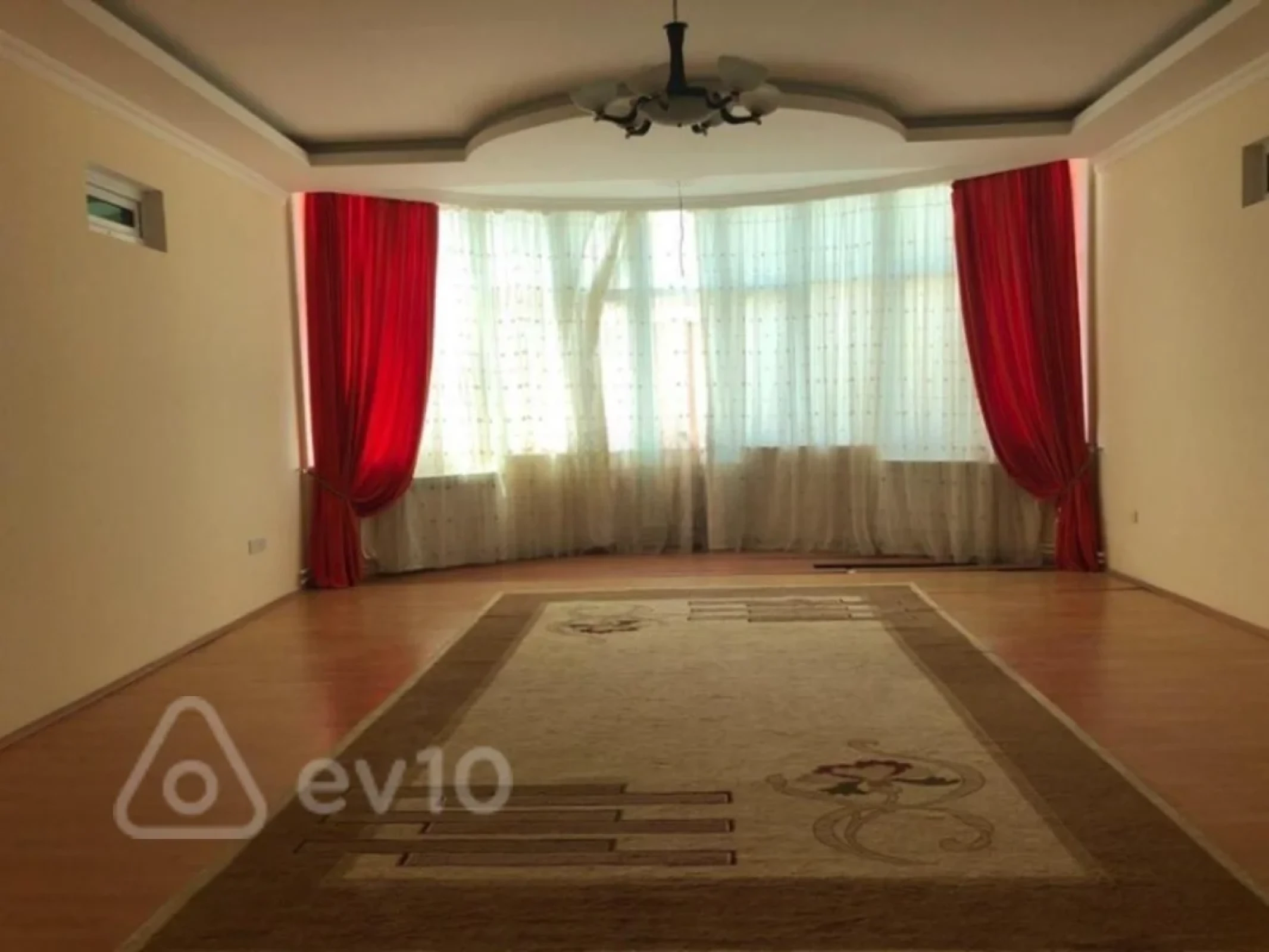 Satılır 8 otaqlı həyət evi 800 m²