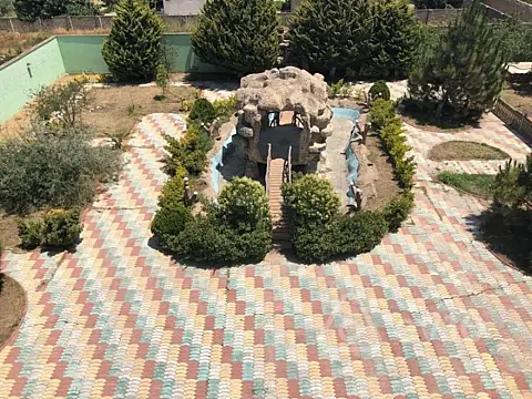 Satılır 8 otaqlı həyət evi 800 m²
