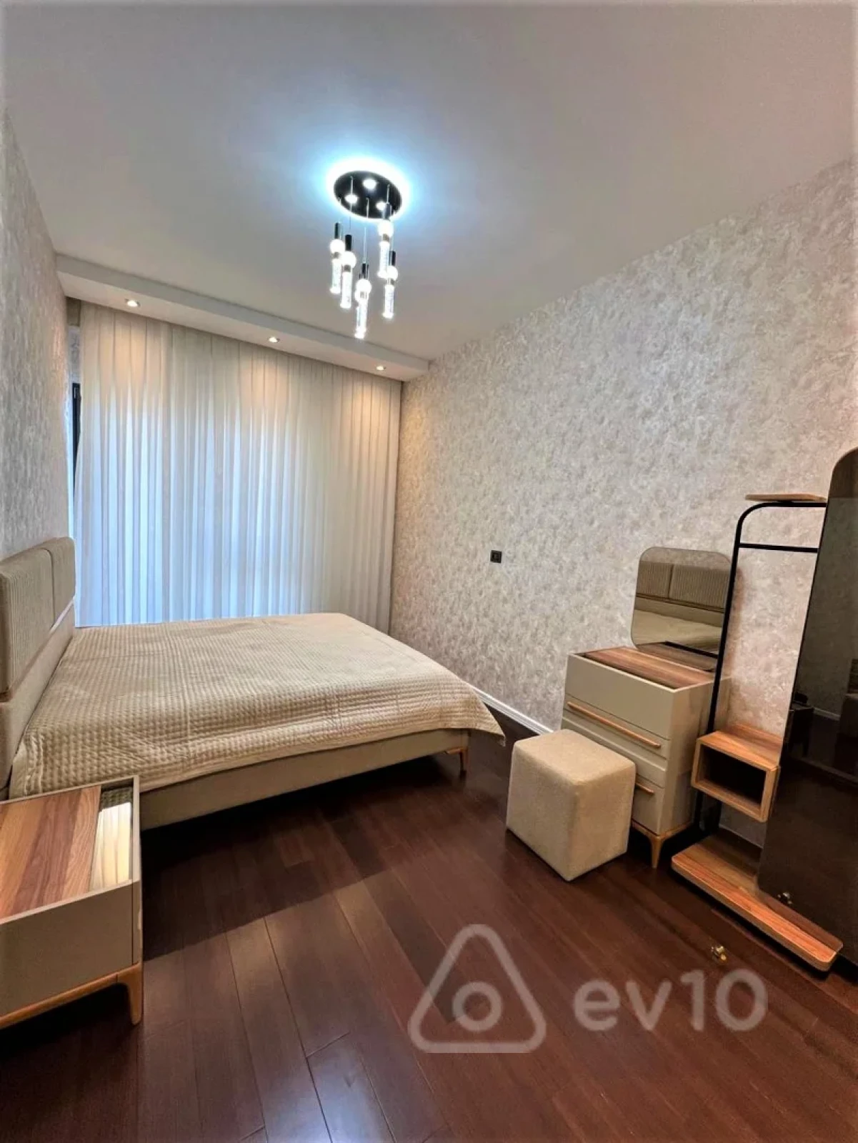 Kirayə verilir 3 otaqlı yeni tikili 120 m²