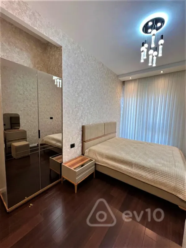 Kirayə verilir 3 otaqlı yeni tikili 120 m²