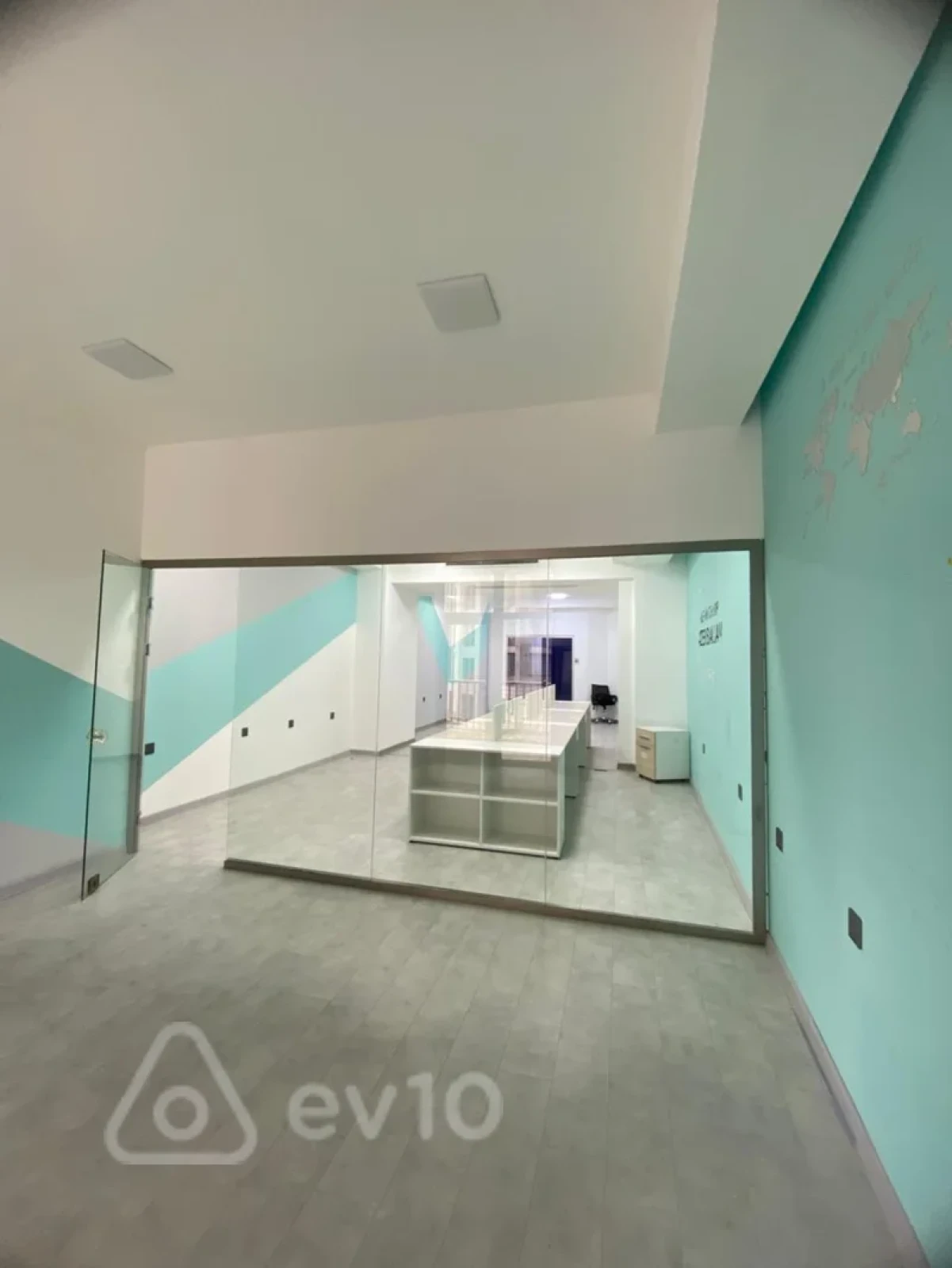 Kirayə verilir 2 otaqlı ofis 75 m²