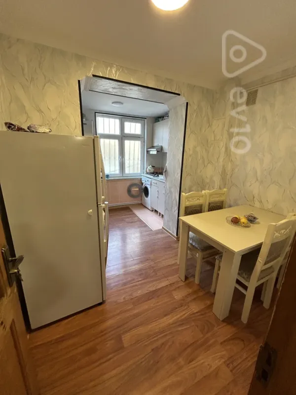 Kirayə verilir 2 otaqlı köhnə tikili 72 m²