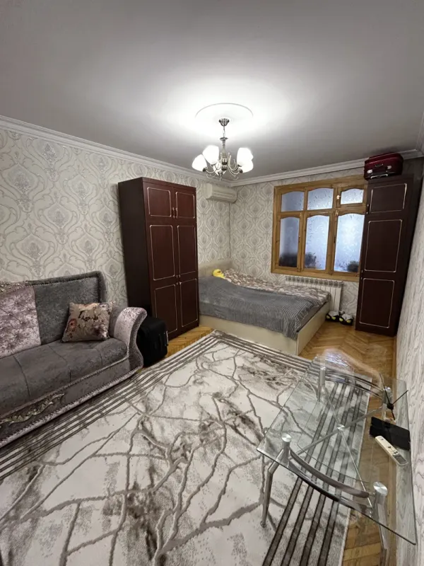 Kirayə verilir 2 otaqlı köhnə tikili 72 m²