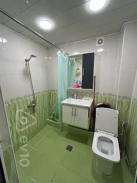 Kirayə verilir 2 otaqlı köhnə tikili 72 m²