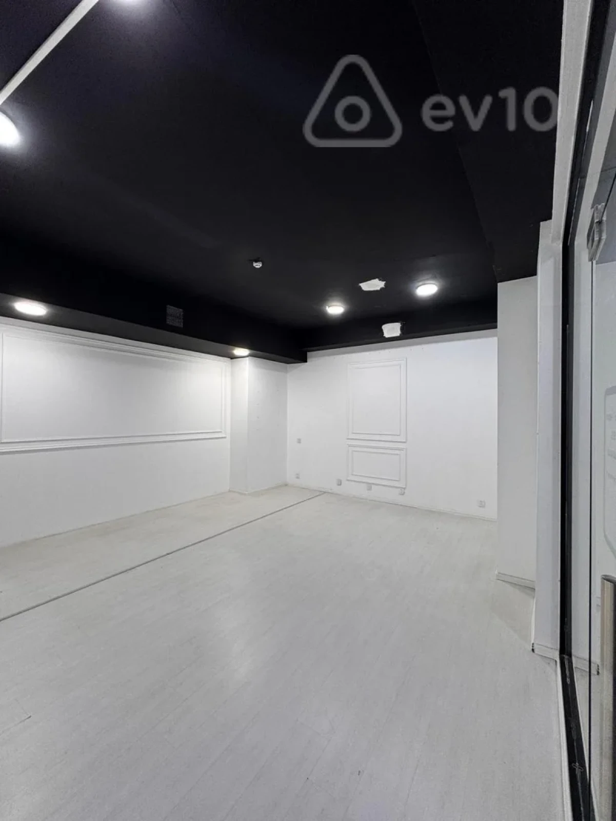 Kirayə verilir 2 otaqlı ofis 100 m²