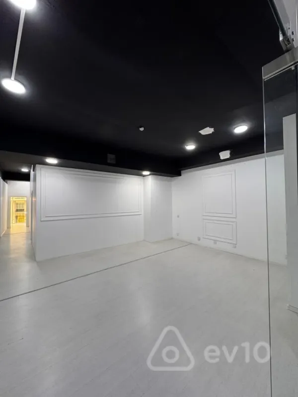 Kirayə verilir 2 otaqlı ofis 100 m²