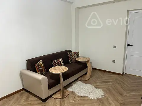 Kirayə verilir 1 otaqlı köhnə tikili 45 m²