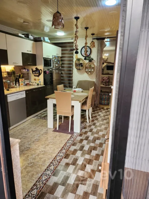 Kirayə verilir 3 otaqlı köhnə tikili 100 m²