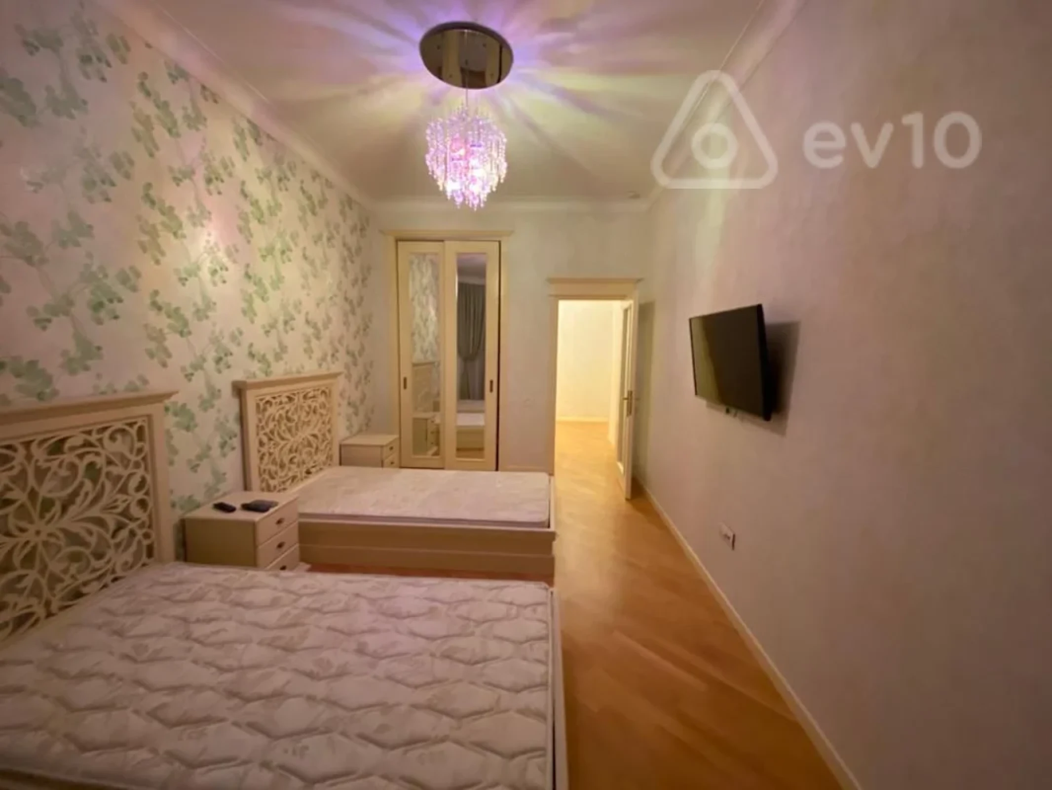 Kirayə verilir 5 otaqlı yeni tikili 220 m²