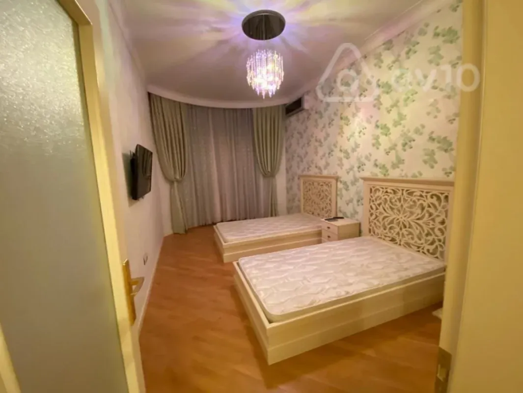 Kirayə verilir 5 otaqlı yeni tikili 220 m²