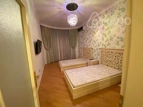 Kirayə verilir 5 otaqlı yeni tikili 220 m²