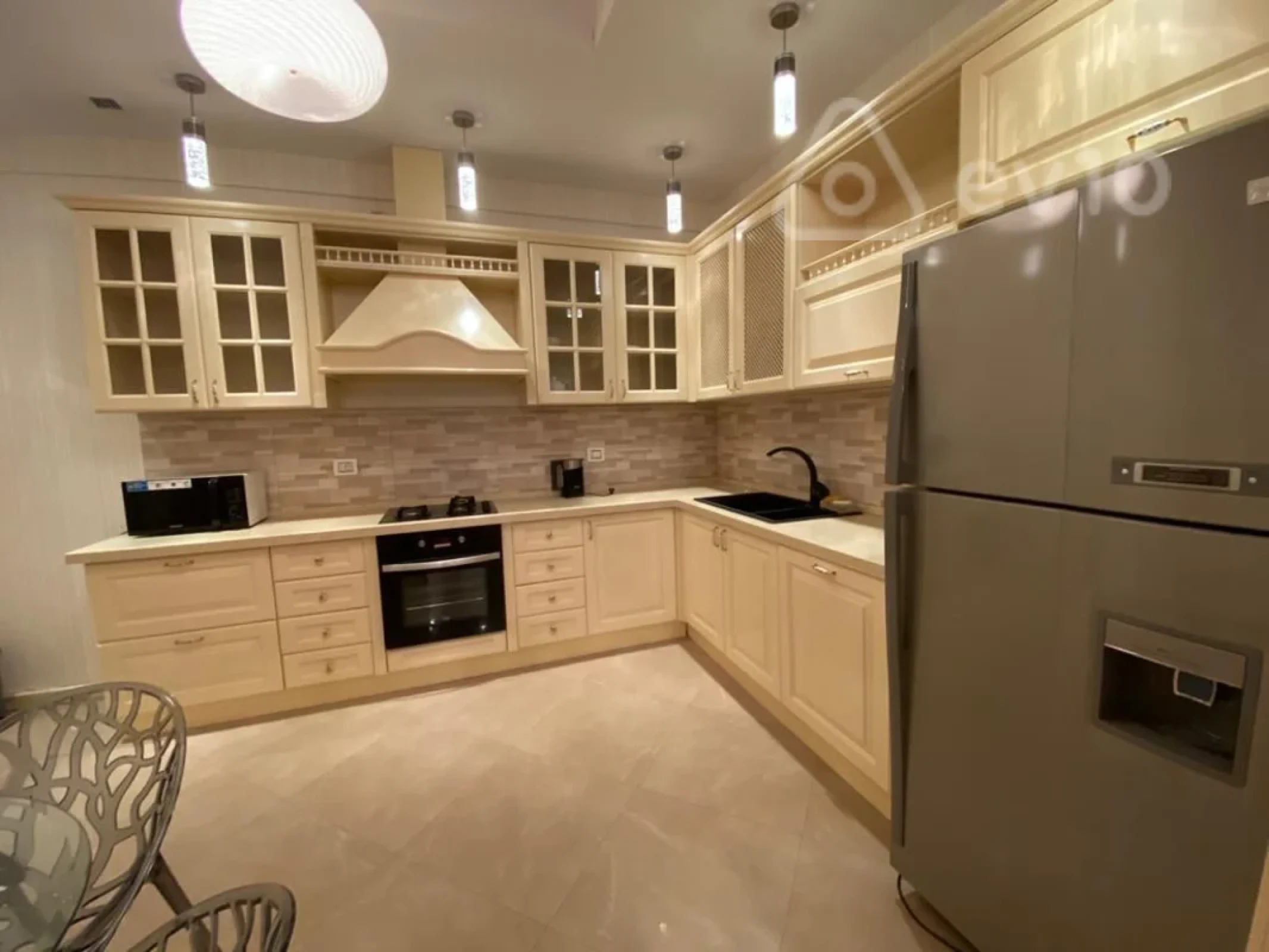 Kirayə verilir 5 otaqlı yeni tikili 220 m²