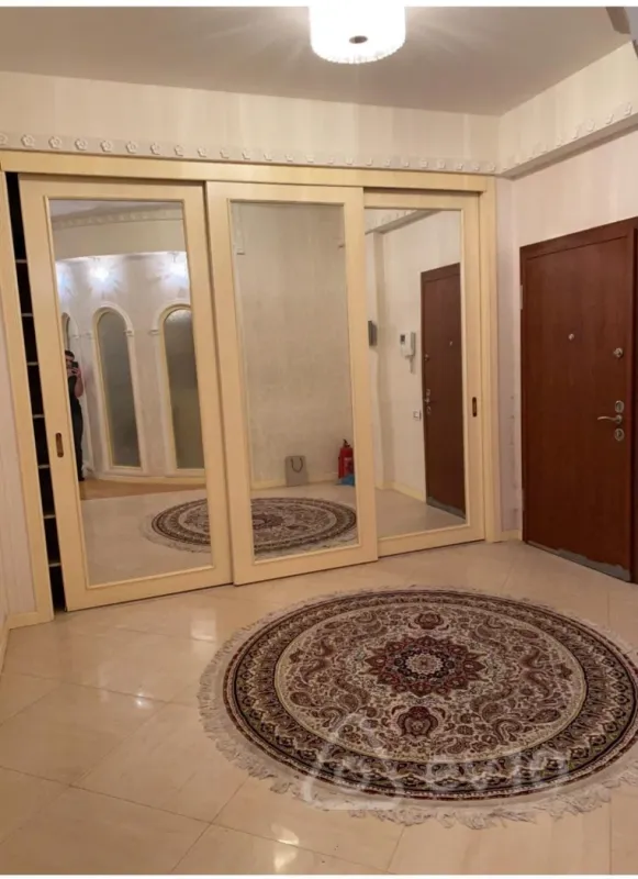 Kirayə verilir 5 otaqlı yeni tikili 220 m²