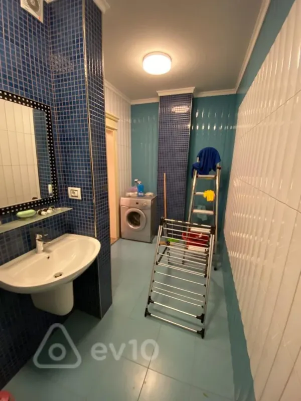 Kirayə verilir 5 otaqlı yeni tikili 220 m²