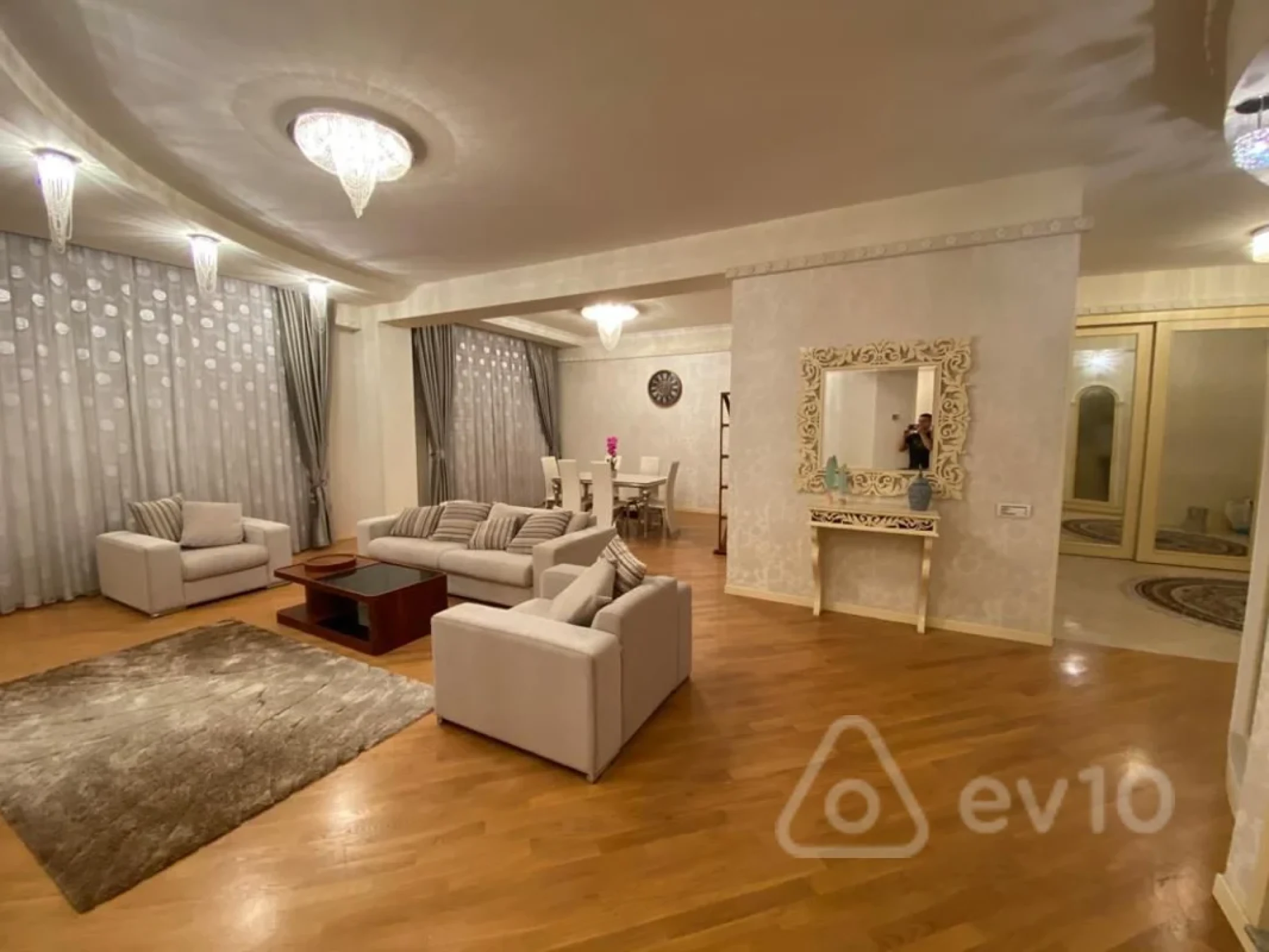 Kirayə verilir 5 otaqlı yeni tikili 220 m²