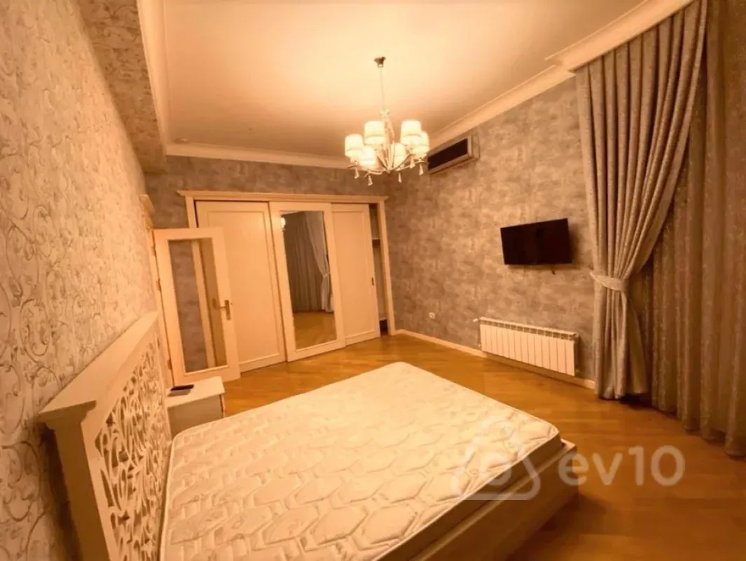 Kirayə verilir 5 otaqlı yeni tikili 220 m²