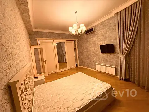 Kirayə verilir 5 otaqlı yeni tikili 220 m²