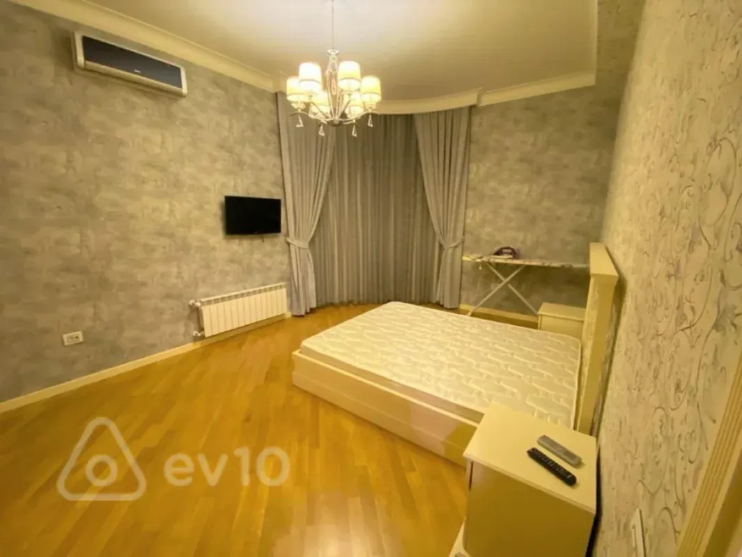 Kirayə verilir 5 otaqlı yeni tikili 220 m²