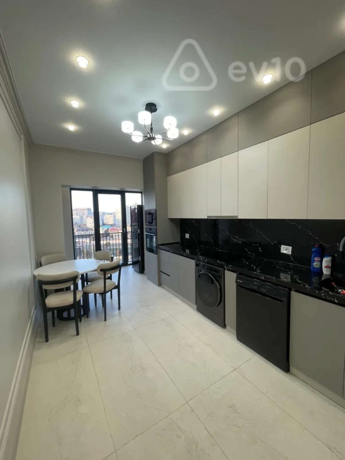Kirayə verilir 2 otaqlı yeni tikili 80 m²
