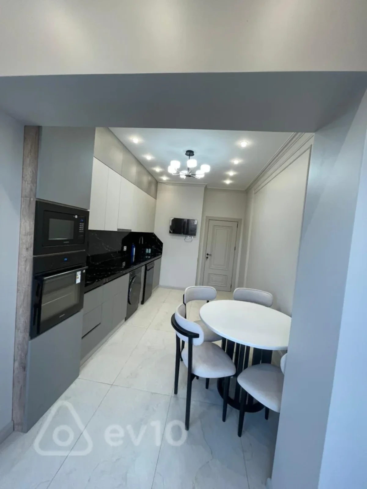 Kirayə verilir 2 otaqlı yeni tikili 80 m²