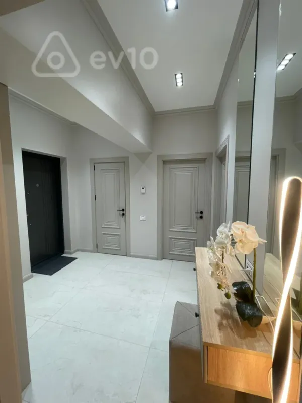 Kirayə verilir 2 otaqlı yeni tikili 80 m²