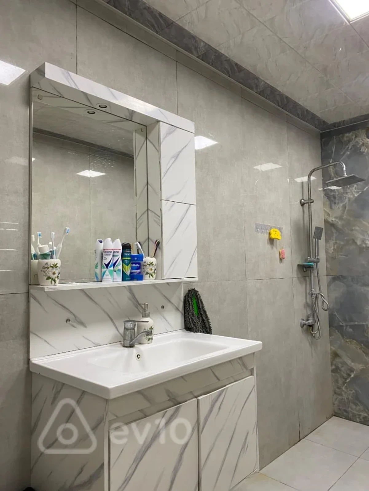 Kirayə verilir 3 otaqlı yeni tikili 120 m²