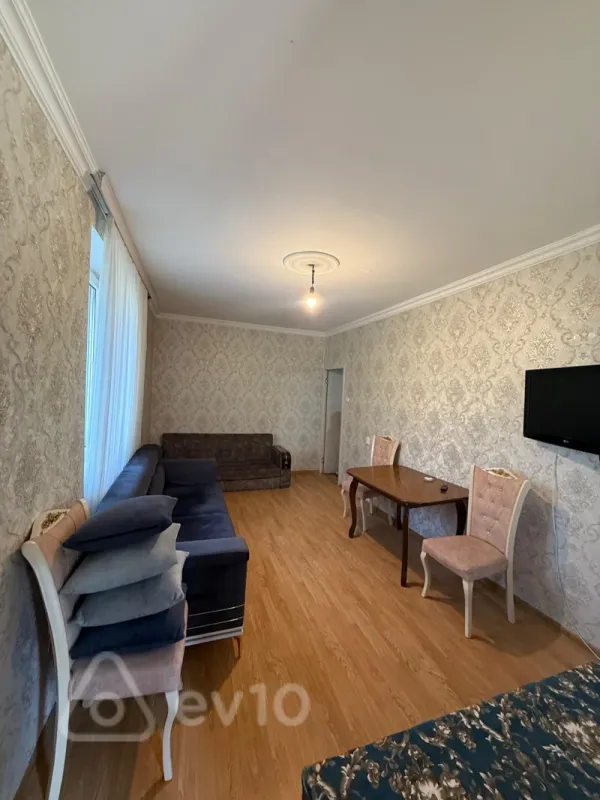 Kirayə verilir 2 otaqlı köhnə tikili 60 m²