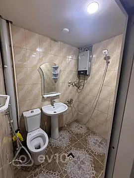 Kirayə verilir 2 otaqlı köhnə tikili 60 m²