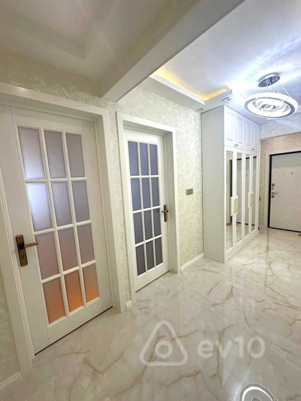 Satılır 3 otaqlı köhnə tikili 100 m²