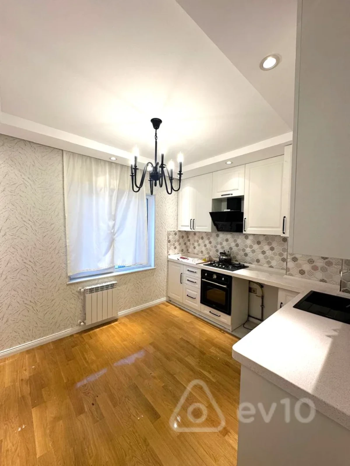 Satılır 3 otaqlı köhnə tikili 100 m²