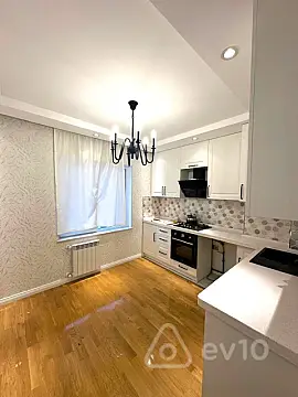 Satılır 3 otaqlı köhnə tikili 100 m²