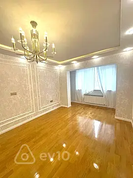 Satılır 3 otaqlı köhnə tikili 100 m²