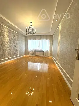 Satılır 3 otaqlı köhnə tikili 100 m²
