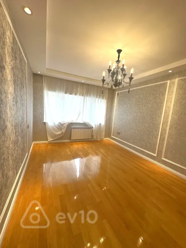 Satılır 3 otaqlı köhnə tikili 100 m²