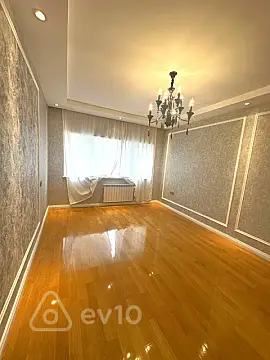 Satılır 3 otaqlı köhnə tikili 100 m²