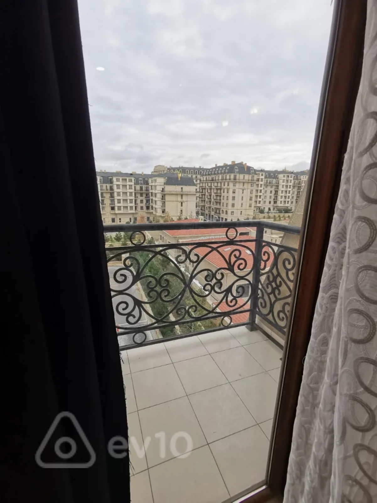 Kirayə verilir 2 otaqlı yeni tikili 80 m²