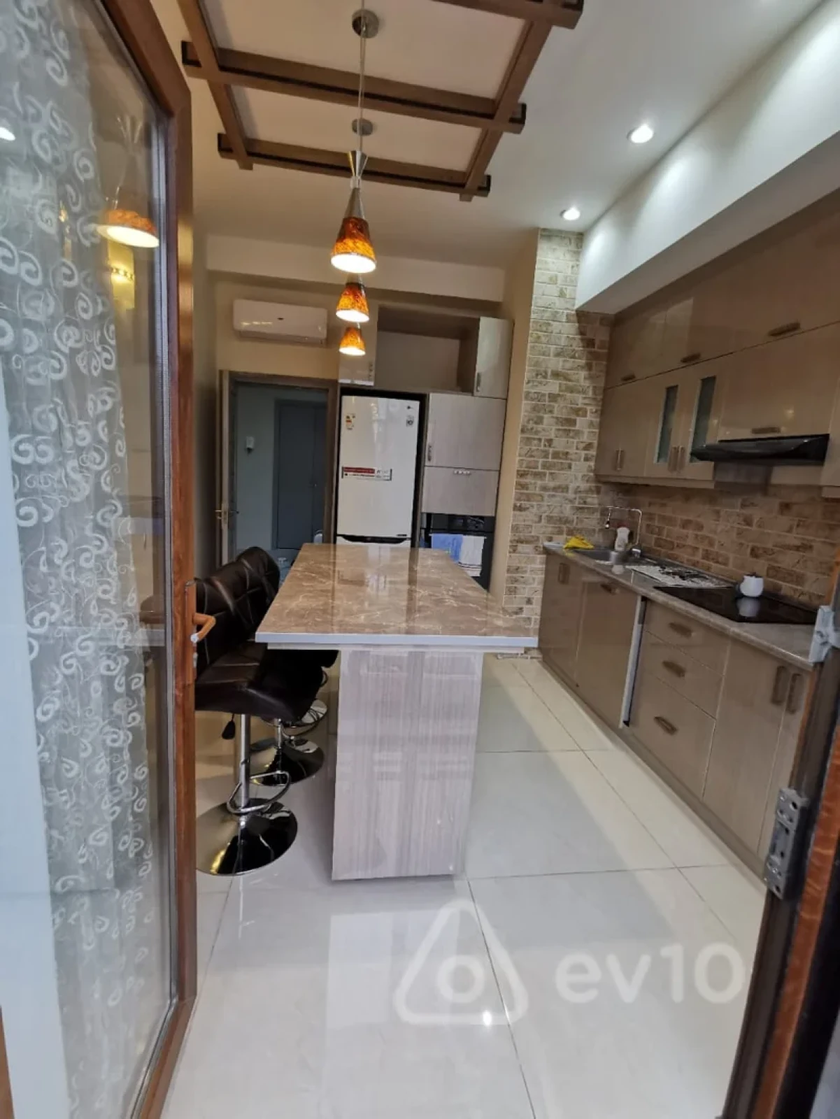 Kirayə verilir 2 otaqlı yeni tikili 80 m²